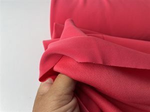 Polyester jersey - flot koral med creppet overflade
